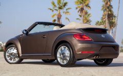 2013-Volkswagen-Beetle-Convertible-70s-Edition-rear-three-quarters-view-1024x640.jpg