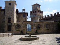 Vigoleno da interno castello.jpg