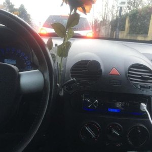 l'autoradio con caricabatteria, e collegamento bluetooth