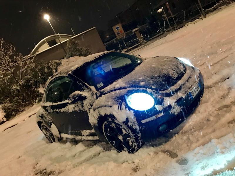 Un maggiolone sulla neve